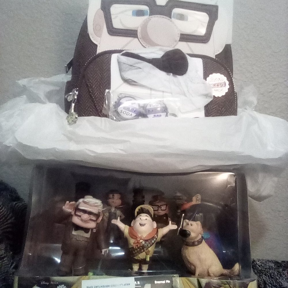 Bundle of 4 NWT: Loungefly Disney Pixar Up Carl backpack and......